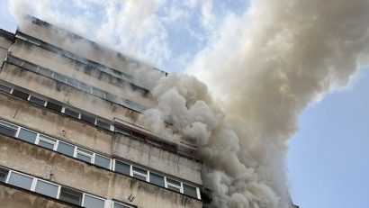 (FOTO) Incendiu la un apartament de pe șoseaua Nicolina din Iași