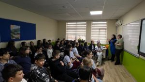 Iași: „Academia Altfel” continuă parteneriatul educațional cu „Codrii Iașilor” și „Prietenii Bârnovei”, cu sprijinul Primăriei și al Crucii Roșii Iași