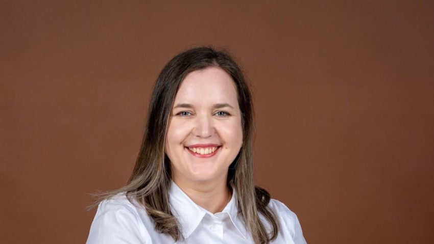 #StareaEducației (INTERVIU) Alfabetizarea emoțională digitală, o soluție imediată pentru copiii expuși riscurilor online. Diana Todea, vicepreședinte al Asociației Mindcare for All: ”Nu vorbim despre demonizarea tehnologiei sau despre reducerea forțată a timpului petrecut online, ci despre capacitatea tinerilor de a-și recunoaște emoțiile și de a înțelege ce se află în spatele propriilor comportamente.”