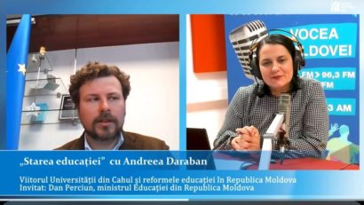 #StareaEducației (INTERVIU) Ministrul Educației de la Chișinău, Dan Perciun, anunță resetarea sistemului de învățământ: ”9 din 10 elevi din școlile mici nu ating nivelul minim la lectură, matematică și științe”, fiind semnalul de alarmă care accelerează reforma educației. ”Vrem ca 7 din 10 absolvenți de liceu să opteze pentru universitățile din țară.”