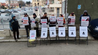 (AUDIO) Membri ai unor asociații civice din Iași, flashmob-uri în fața Parchetelor din județ