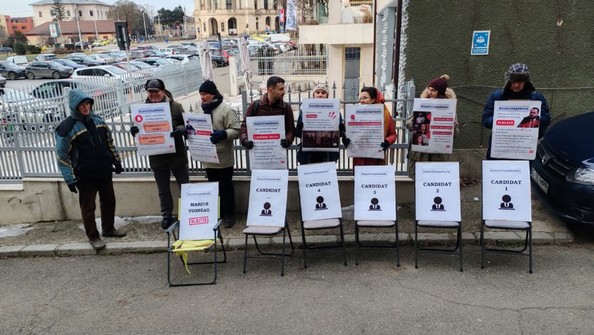 (AUDIO) Membri ai unor asociații civice din Iași, flashmob-uri în fața Parchetelor din județ