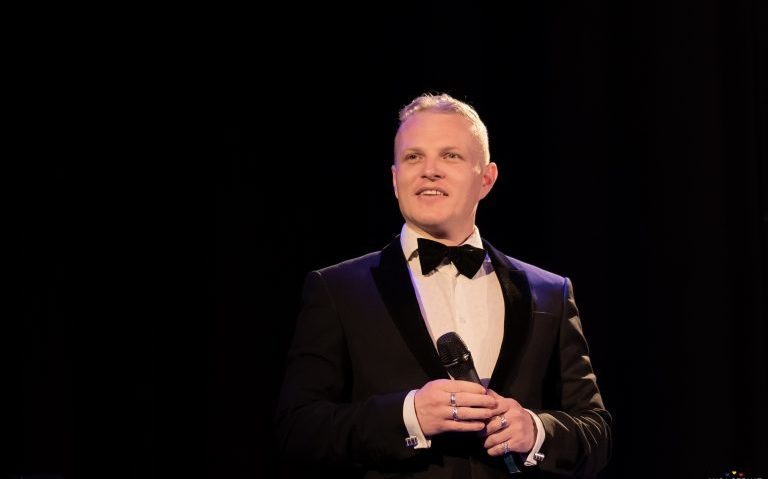 Tenorul ŞTEFAN von KORCH revine la Opera Naţională din Iaşi în “Văduva veselă 2.0”, pe 6 şi 7 februarie 2026. Tenorul Ștefan von Korch cu Mihai Florin Pohoață, la ”Pulsul Zilei” – 05.02.2026.