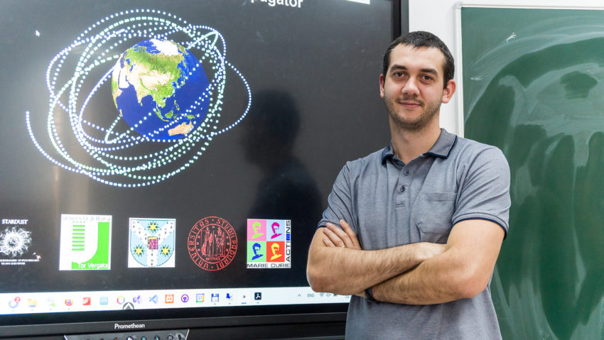 Tudor Vartolomei, un matematician ieșean cu cercetări pentru stabilierea originii deșeurilor spațiale, un pas important pentru reușita misiunilor în jurul Terrei. Emisiunea „Weekend cu prieteni”, realizator – Horia Daraban (11.01.2026)