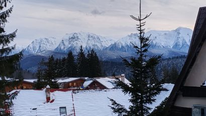 Precipitații în general moderate cantitativ, strat de zăpadă și viscol la munte, polei și ghețuș, intensificări ale vântului în Moldova