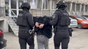 Șase persoane au fost reținute în urma perchezițiilor desfășurate astăzi în orașul Ștefănești din județul Botoșani