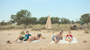 Regizoarea Cecilia Ștefănescu vine la Iași alături de actrița Bianca Cuculici pentru filmul „Un loc sigur”