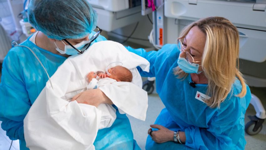 Salvați Copiii România trage un semnal de alarmă asupra importanței monitorizării sănătății mintale după naștere: nașterile premature și spitalizarea îndelungată a nou-născutului reprezintă factori de risc