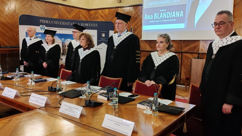 (AUDIO) Universitatea „Alexandru Ioan Cuza” din Iași i-a conferit Anei Blandiana titlul de Doctor Honoris Causa