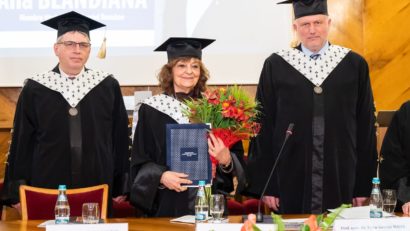 Universitatea „Alexandru Ioan Cuza” a conferit titlul de Doctor Honoris Causa scriitoarei Ana Blandiana, membru titular al Academiei Române – temă a emisiunii Dialog intercultural de vineri, 27 MARTIE 2026, ora 20:30 – cu Dumitru ȘERBAN