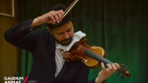 Renumitul violonist român Răzvan Stoica va cânta încă 25 de ani pe vioara Stradivarius 1729 „Ex Ernst”, un instrument de patrimoniu universal, estimat la aproximativ 10 milioane de euro