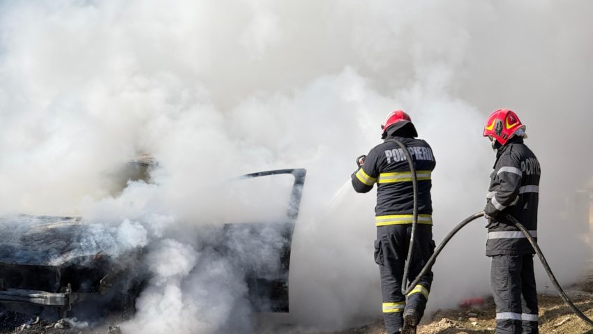 Mașină arsă în județul Botoșani