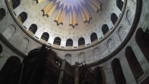 Biserica Sfântului Mormânt a fost redeschisă; credincioşii ar putea participa la ceremonia primirii Sfintei Lumini