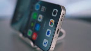 Stai sigur pe net: 93% dintre copiii cu vârste între 10 și 18 ani folosesc internetul zilnic, potrivit unui studiu