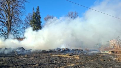 Neamț: 5 ore de intervenție pentru stingerea unui incendiu de vegetaţie uscată