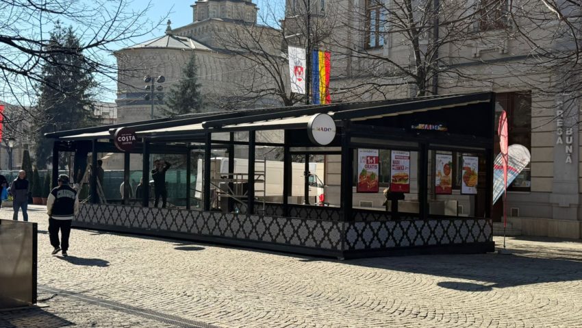 (AUDIO) Iași: Primăria a început demontarea teraselor de pe pietonalul Ștefan cel Mare