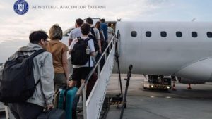 Peste 1.000 de români au reuşit să plece din zona Golfului sau din Orientul Mijlociu