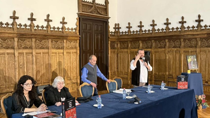 Cercetarea – Scoarţe, covoare, drăgare – de academician Ion H. Ciubotaru și etnolog Silvia Ciubotaru – temă a emisiunii TRADIȚII – de joi, 30 APRILIE 2026, ora 21:03 – 22 – cu Dumitru ȘERBAN