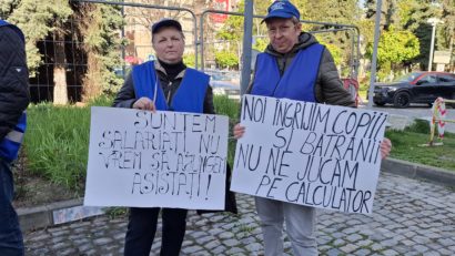 (AUDIO/FOTO) Protest al asistenţilor persoanelor cu handicap grav, în municipiul Botoșani