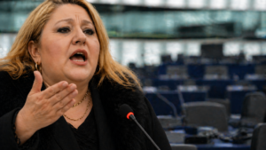 Parlamentul European a votat pentru ridicarea imunităţii eurodeputatei Diana Iovanovici Şoşoacă