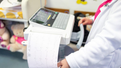 60 de cabinete de medicină de familie din zone dezavantajate vor fi dotate cu aparatură medicală modernă