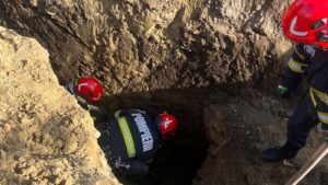 Galaţi: Bărbatul surprins de un mal de pământ nu a putut fi salvat