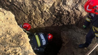 Galaţi: Bărbatul surprins de un mal de pământ nu a putut fi salvat