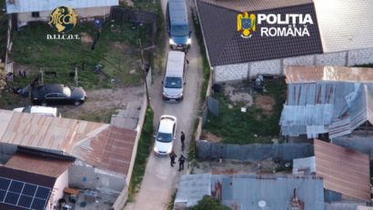 Percheziții DIICOT în cinci județe și în București, într-un dosar de trafic de persoane
