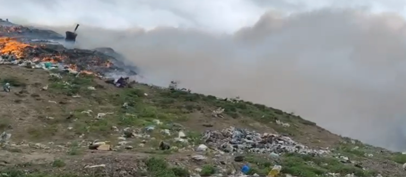 Iaşi: Groapa de gunoi din Ţuţora a luat foc