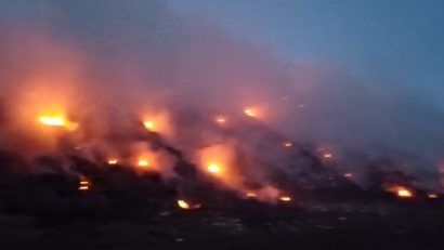 (VIDEO) IAȘI: Incendiul de la depozitul Țuțora, activ după 48 de ore