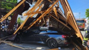 Vaslui: Dosar pentru ucidere din culpă în cazul bărbatului decedat după ce a fost lovit de un acoperiş