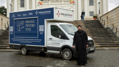 Prima bucătărie socială mobilă din Iași iese în stradă: 500 de mese calde, în fiecare joi, pentru cei care au mai mare nevoie