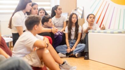 Potrivit Organizaţiei Salvaţi Copiii, tot mai mulţi copii şi adolescenţi se confruntă cu anxietate, depresie şi probleme emoţionale