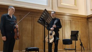 6 mai: Violonistul Vlad Hrubaru și chitaristul Dan Arhire, în cel de al 3-lea concert din Festivalul Internațional al Muzicii de Cameră, organizat de Filarmonica Moldova din Iași