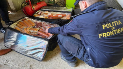 Botoșani: Polițiștii de frontieră au confiscat 350 de kilograme de preparate din carne transportate ilegal într-un microbuz