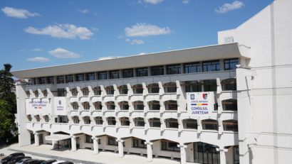 (FOTO) Palatul Administrativ din Botoșani, redeschis după lucrări de modernizare