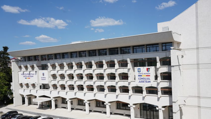 (FOTO) Palatul Administrativ din Botoșani, redeschis după lucrări de modernizare