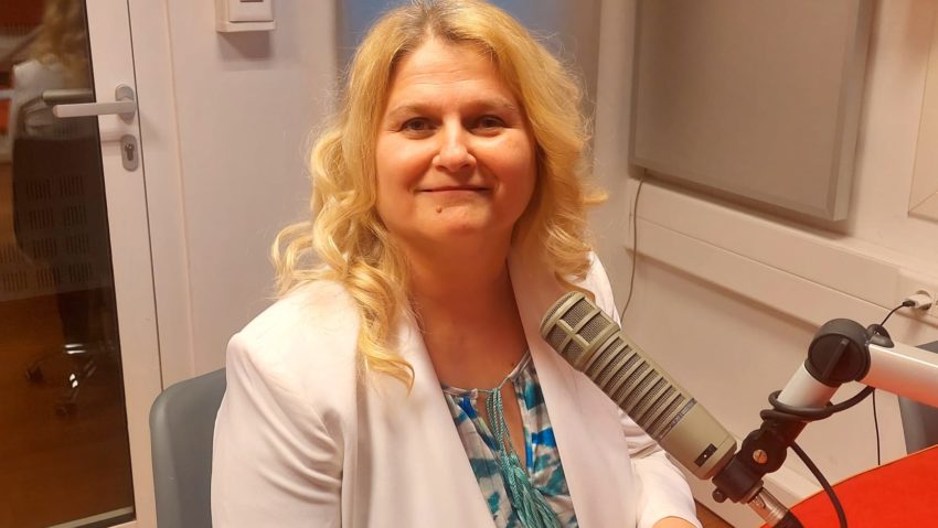 #StareaEducației (INTERVIU) Adina Romanescu, director al Liceului de Informatică ”Grigore Moisil” din Iași: ”Profesorii se simt singuri în propriul sistem de educație. Măsurile luate în ultima perioadă riscă să adâncească deficitul de cadre didactice pentru toate disciplinele. De câțiva ani avem scoase ore vacante la Informatică și nu reușim să ocupăm un post.”