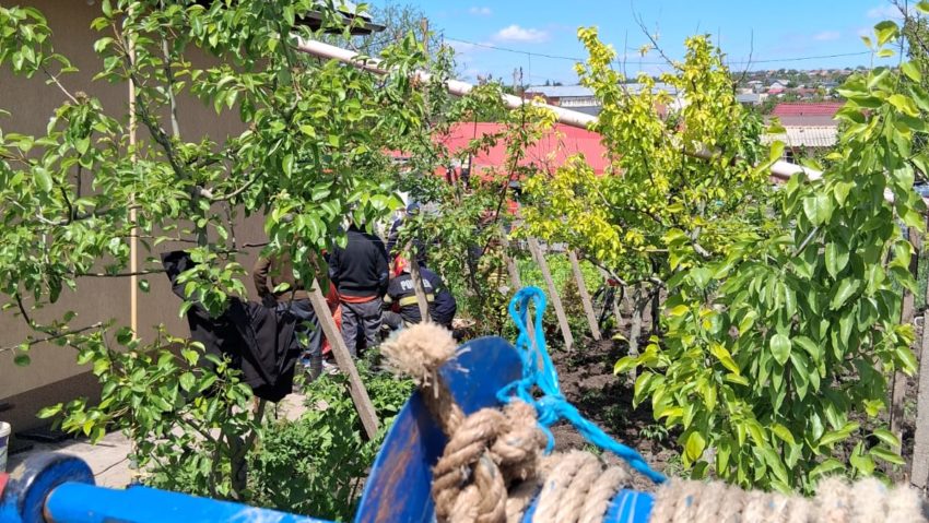 Tragedie la Huși. Un bărbat a murit după ce a căzut într-o fântână adâncă de 10 metri