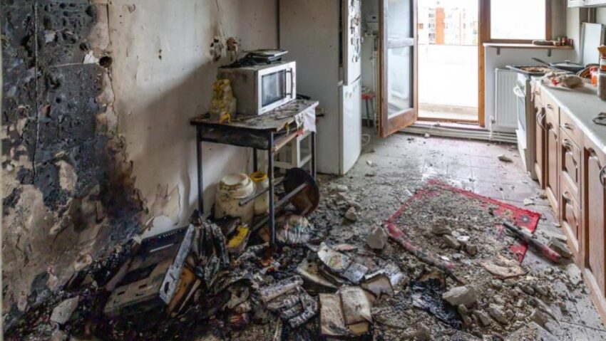 Ajutoare pentru locatarii blocului lovit de drona rusească