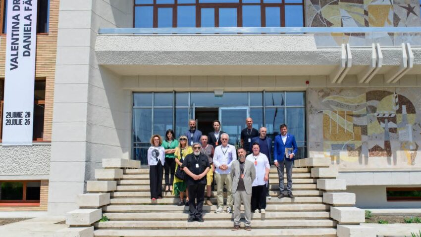 Iaşi: Artişti contemporani din România şi Republica Moldova vor expune lucrări în Casa Pătrată