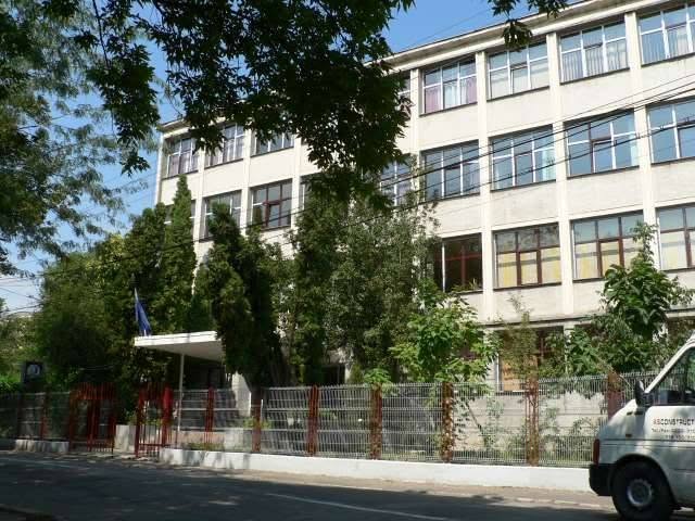 (AUDIO) Lucrările de reabilitare la Colegiul „Mihai Eminescu” și Liceul „Miron Costin” din Iași, prelungite cu o lună