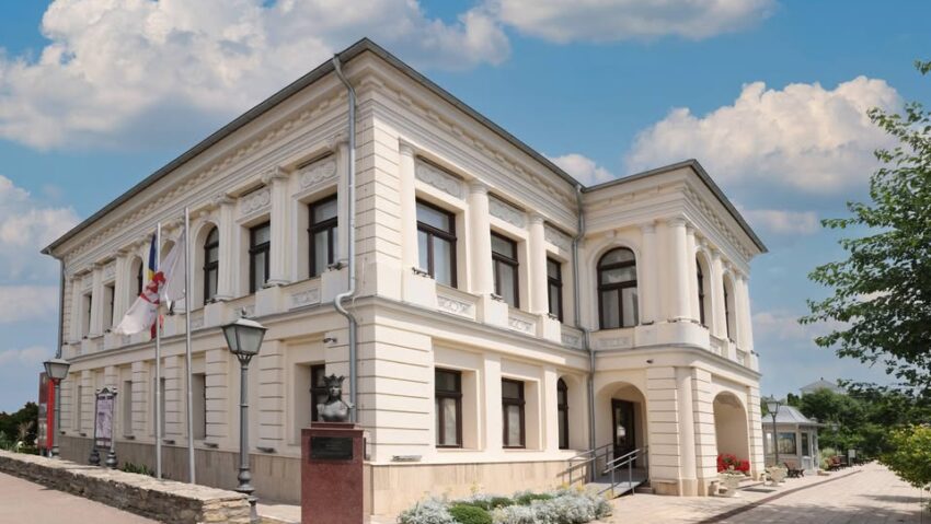 Muzeul Municipal „Regina Maria” Iași: ,,Cămeșa femeiască de sărbătoare în contextul Sânzienelor”