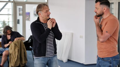 „Artă” de Yasmina Reza, în regia lui Felix Alexa, este noua producție a Teatrului Municipal „Matei Vișniec” Suceava