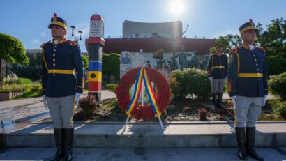 Preşedintele Nicuşor Dan a depus o coroană de flori la monumentul dedicat memoriei victimelor Mineriadei din 1990