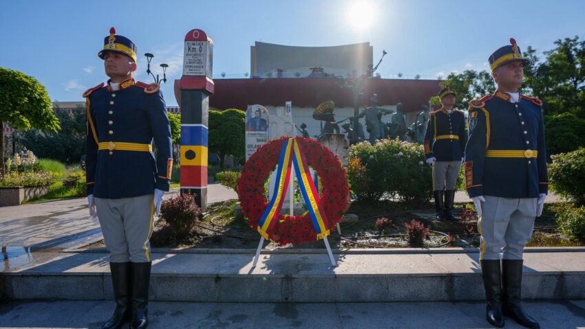Preşedintele Nicuşor Dan a depus o coroană de flori la monumentul dedicat memoriei victimelor Mineriadei din 1990