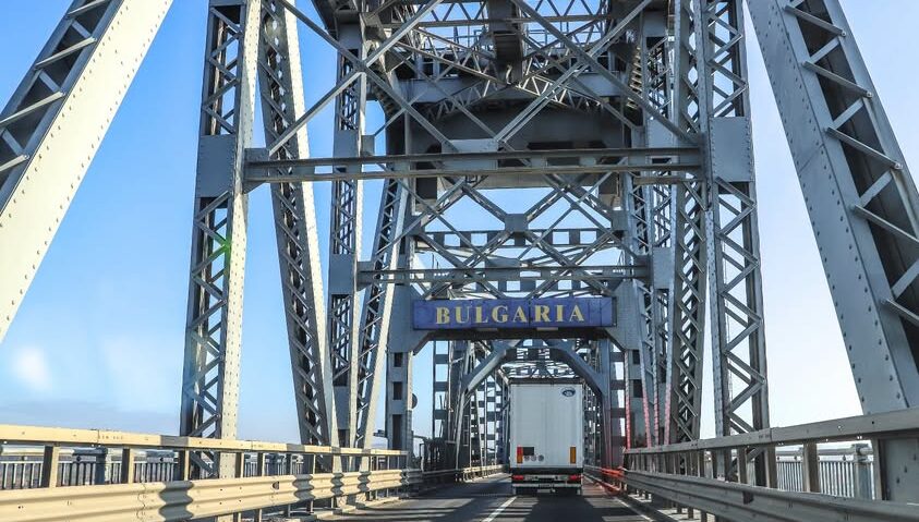 Şoferii vor putea traversa gratuit astăzi Podul Prieteniei Giurgiu-Ruse pe sensul de ieşire din România