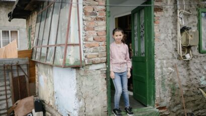 Starea copilului în România: Trei din zece copii români trăiesc în sărăcie, tot mai mulți sunt expuși riscurilor date de lipsa vaccinării, rata mortalității la copiii sub un an crește la cel mai înalt nivel din ultimul deceniu