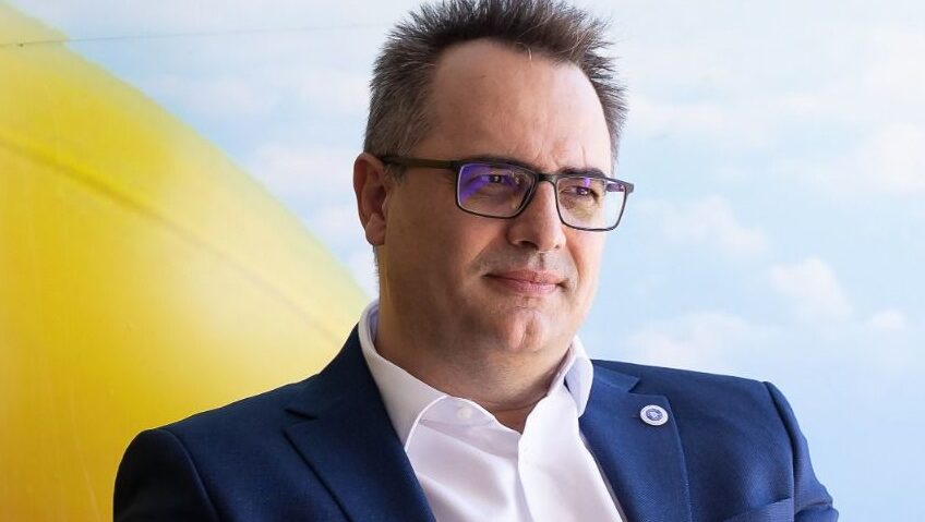 #StareaEducației (INTERVIU) Bacalaureatul 2030 vine cu 4 probe scrise și 4 probe de competențe. Bogdan Cristescu, directorul CNCE: „Cam de 30 de ani nu am avut o adaptare a acestui examen la noile cerințe. Avem tendința, din păcate, de a învăța pentru test și de a considera evaluările finale o formă de motivare pentru elev ca să învețe.”