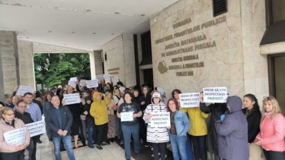 (AUDIO/FOTO) Angajații Finanțelor din Iași contestă noua lege a salarizării